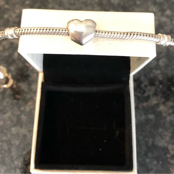 Pandora sterling silver snake bracelet with retired solid silver heart. - Picture 2 of 3